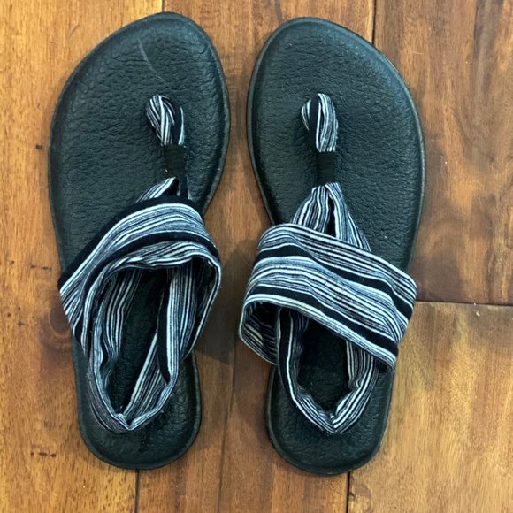 Sanuk Women's Yoga Sling Flip-Flop Sandle Bk/Wt stripe US 7 - Picture 1 of 3
